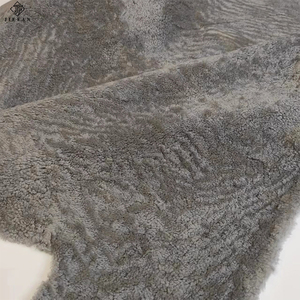 Australische Merino-Lammfell-Lockenwollschuhe Hausschuhe Aus Leder Naturgeschoren Hochwertig Maßgefertigt Tierfell - Product Image 5