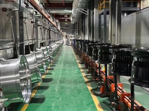 جنوط سيارات سباق متعددة الأذرع مقاس 17 18 19 20 21 22 بوصة 5x120، جنوط مصنوعة حسب الطلب من سبائك معدنية مصقولة ومطلية بالكروم 5x114.3 5x120 5x130 5x112 - Product Image 5