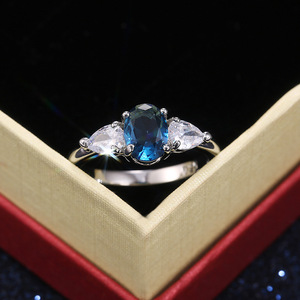 Anello da Donna Stile Fidanzamento con Zirconia Cubica Blu, Gioiello alla Moda - Product Image 4