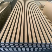 Panneau acoustique à lamelles Akupanel 2400*600mm en MDF avec placage noyer naturel, réduction de l'écho pour salle de réunion - Vente en gros