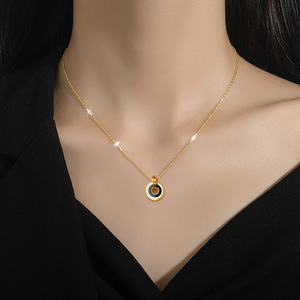 Kalung Berukir Angka Romawi Bentuk Lingkaran Bulat untuk Wanita Pria, Cincin Bulat Lapis Emas Baja Titanium, Kalung Pasangan - Product Image 3