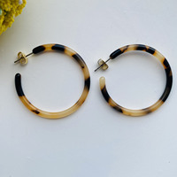 Boucles d'oreilles créoles en acrylique faites à la main en acétate de résine écaille de tortue légères et colorées avec poteau en argent