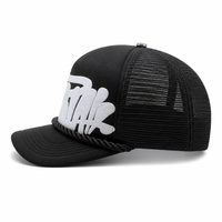 Gorra de béisbol de malla de espuma negra al por mayor con patrón de grafiti personalizado, 100% poliéster, ribete de cuerda, estilo urbano, para hombre y mujer
