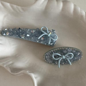 กิ๊บติดผมรูปโบว์คริสตัลสีน้ำเงินหรูหราประดับลูกปัดแบบหรูหราสำหรับผู้หญิง - Product Image 3