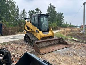 Chargeuse compacte sur chenilles CAT 257B jaune, équipement de construction d'occasion - Product Image 3