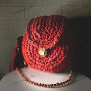 Sac à main en macramé tressé au crochet, motif coquillage, fait main, style bohème, excellente qualité, idéal pour un usage quotidien, disponible à la vente - Product Image 6