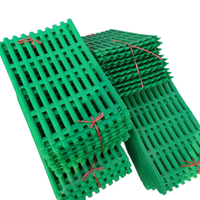 Cages à poulets automatiques à plancher grillagé en plastique PP blanc, durables, de qualité supérieure, grande capacité, économiques et neuves