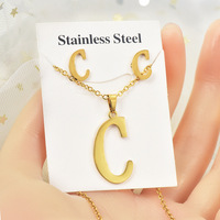 Set de Collar con Dije de Letra y Aretes de Acero Inoxidable Unisex para Mujeres y Chicas Bañados en Oro