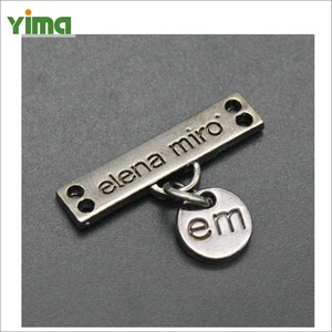 Etichette Metalliche 3D Personalizzate con Logo <span class=keywords><strong>del</strong></span> Marchio, Incise con <span class=keywords><strong>Nome</strong></span> per Scarpe, Stivali, Sneakers e Calzature - Product Image 5