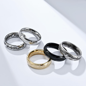 Anello in Acciaio Inossidabile Ispirato al <span class=keywords><strong>Signore</strong></span> <span class=keywords><strong>degli</strong></span> <span class=keywords><strong>Anelli</strong></span> con Incisione in Elfo, Gioiello Retrò alla Moda per Uomo e Donna, per Uso Quotidiano e Cosplay - Product Image 1