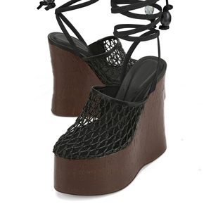 Sandales à talons compensés hauts pour femmes, à empeigne en résille, plateforme épaisse, à lacets à la cheville et découpes en maille - Product Image 4