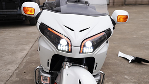 Yongjin moto phare LED phare avec lumière jaune clignotant pour <span class=keywords><strong>Honda</strong></span> <span class=keywords><strong>GoldWing</strong></span> GL1800 2001-2017 - Product Image 4