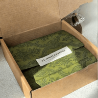 Papier d'emballage fin personnalisé avec logo, taille et couleur sur mesure pour l'emballage de vêtements, de bijoux et d'étiquettes