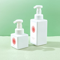 Bouteille carrée transparente en PET personnalisée de 250 ml, 450 ml, 500 ml avec pompe en mousse brillante pour les soins de la peau, le shampoing, le sérum