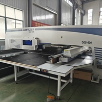 Machine de découpe à tourelle CNC entièrement électrique pour pièces de persiennes de conduits d'air utilisées dans l'industrie des systèmes de ventilation