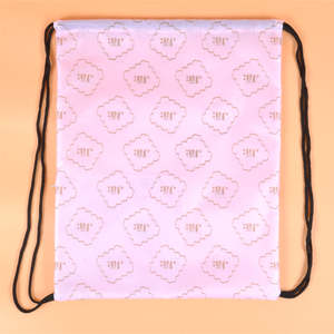 กระเป๋าหูรูดผ้าโพลีเอสเตอร์รีไซเคิลเป็นมิตรกับสิ่งแวดล้อมลายการ์ตูนสีชมพูทันสมัยและยั่งยืน - Product Image 2