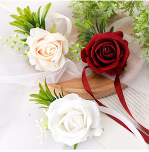 Boutonnière réaliste pour marié, fleurs pour demoiselle d'honneur, bracelet, boutonnière rose blanche, broche de corsage, fleur pour témoin de mariage - Product Image 1