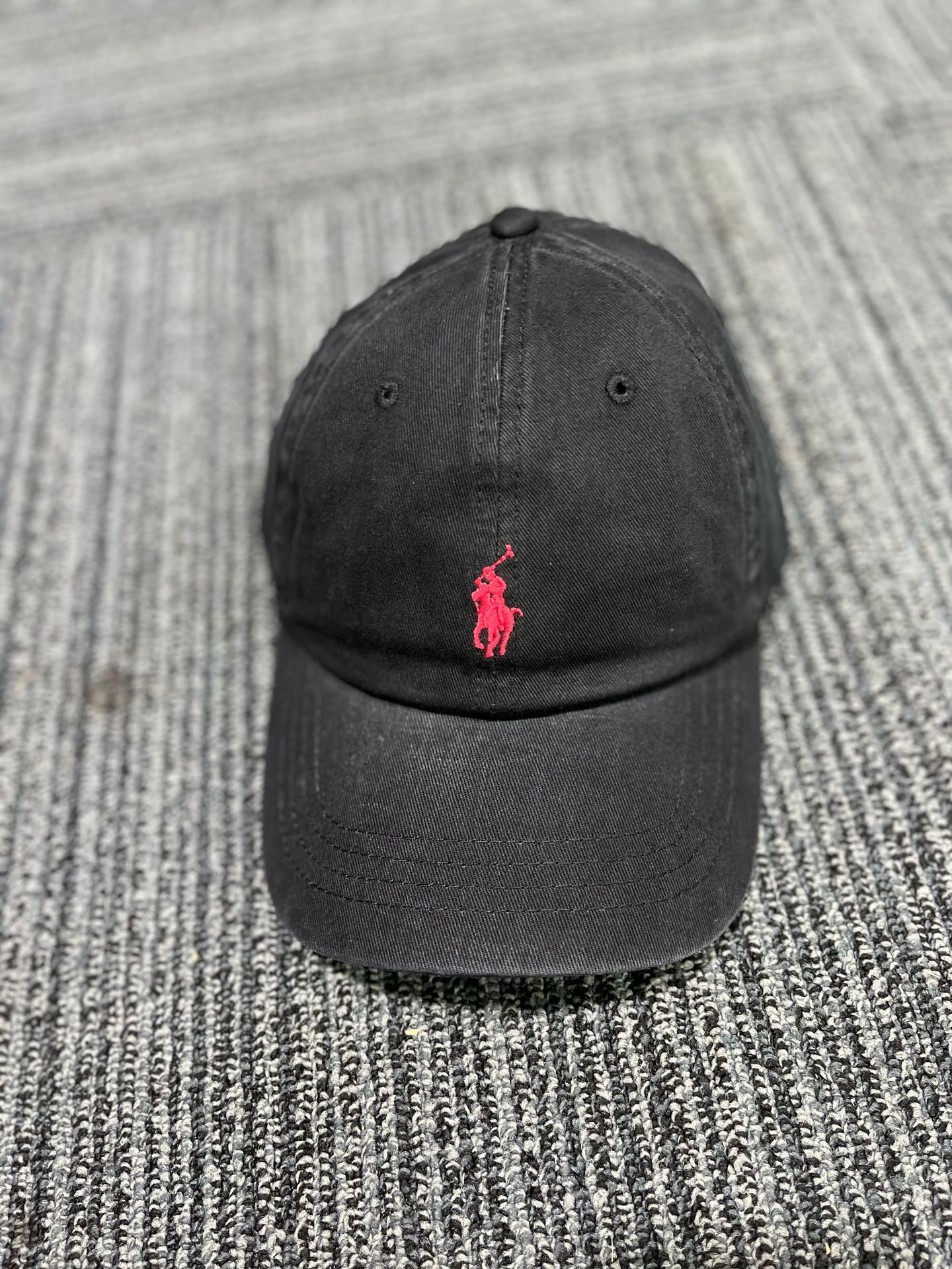 Negro con rojo