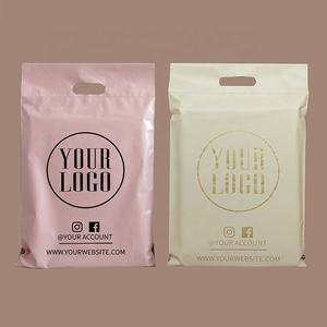 カスタムロゴ印刷 ハンドル付きプラスチック包装衣類配送バッグ ポリメーラーバッグ - Product Image 2