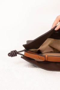 Sac de selle mat en cuir de vachette style britannique |   Mode Hiver Automne Grande Capacité Polyvalent Élégant |   Bonbons à double couche avec fermeture éclair - Product Image 5