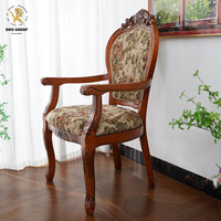 Chaise de salle à manger européenne vintage en bois massif sculpté avec revêtement en tissu floral