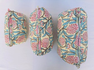 Trousse de Toilette de Voyage Matelassée en Coton Vintage Faite Main, Écologique, Grande, avec Fermeture Éclair, Imprimé au Bloc et Pompon, Qualité Supérieure - Product Image 4