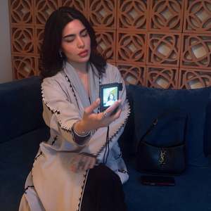 Hafizah Nova Abaya Solta Branca e Preta com Borda Costurada, Cardigã Longo Elegante para Mulheres Muçulmanas, Atacado - Product Image 4