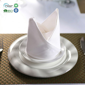 Serviettes en satin de coton blanc robustes 18x18 pouces, motif élégant, réutilisables pour les anniversaires et les dîners de fêtes - Product Image 1