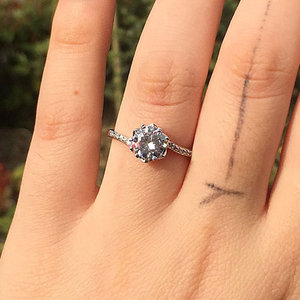 Anello a Sei Punte per Donne, Accessorio Semplice e alla Moda per Uso Quotidiano, Ideale per Outfit Casual e Regalo - Product Image 1