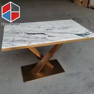 Lussuoso tavolo da pranzo in oro con piano in marmo