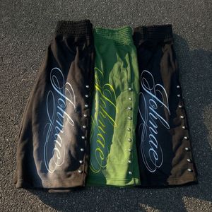 Pantalones Cortos Casuales de Algodón Grueso para Hombre, Estilo Y2K Grunge, con Estampado Gráfico y Tachuelas Plateadas, Venta al por Mayor Personalizada - Product Image 1