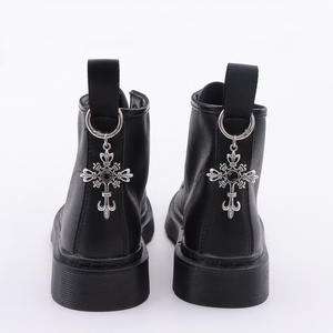 Colgante de Cruz Gótica con Rubí y Gema Negra para Botas Martin, Amuleto Metálico, Joyería, Accesorio de Moda - Product Image 3