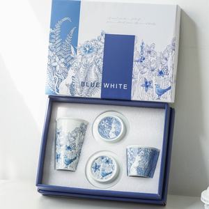 Coffret cadeau tasse en céramique bleu blanc peint à la main de conception moderne coffret <span class=keywords><strong>niche</strong></span> haut de gamme 400ml <span class=keywords><strong>pour</strong></span> fête d'affaires Vintage classique ODM chaud - Product Image 1