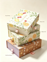 Boîte cadeau rigide écologique et recyclable avec illustration de plantes fraîches, ruban et poignée à tirer, emballage cadeau d'anniversaire coloré