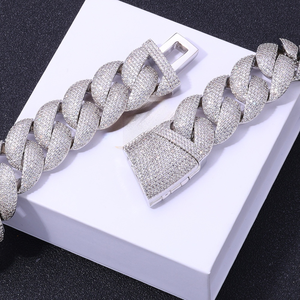 Bracelets Moissanite Cubains Méga Gonflés 24mm Sertis de Diamants Sans Soudure en Argent S925 et Or Massif 18K, Style Hip Hop, Fabrication Personnalisée pour B2B - Product Image 4