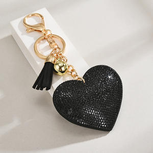 Regali di San Valentino, Portachiavi a Forma di Cuore con Strass, Ciondolo in Flanella Coreana con Nappina, Accessorio per Borsa e Auto - Product Image 6