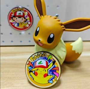 Venta al por mayor: Caja sorpresa de imanes de nevera estilo Pokémon pintados a mano, redondos de 65mm, con diseño de boceto artístico, iconos de habilidades de <span class=keywords><strong>anime</strong></span> y pegatinas para juegos de mesa - Product Image 3