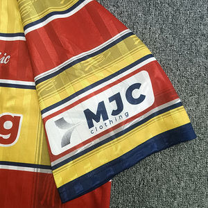 Camiseta de Fútbol Retro con Cuello en V y Rayas, Sublimación con Estampado Personalizado del Emblema del Equipo, Transpirable, Holgada, de Manga Corta para Verano - Product Image 5