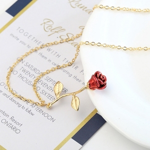 <span class=keywords><strong>Collana</strong></span> con Pendente a Fiore Verticale Stereoscopico Rosso su Catena d'Oro, Regalo di Moda per Coppie - Product Image 4