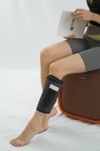 Masajeador de pantorrillas con tres globos de compresión de aire con alta presión y batería incorporada para la relajación muscular - Product Image 3