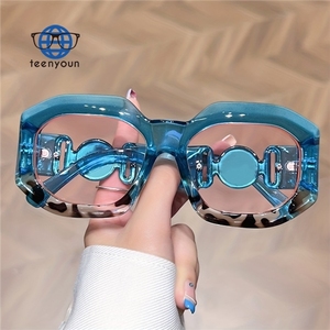 Teenyoun Marca Nombre Categoría <span class=keywords><strong>Gafas</strong></span> <span class=keywords><strong>de</strong></span> <span class=keywords><strong>sol</strong></span> cuadradas <span class=keywords><strong>de</strong></span> gran tamaño Mujeres Etiqueta privada <span class=keywords><strong>Gafas</strong></span> <span class=keywords><strong>de</strong></span> <span class=keywords><strong>sol</strong></span> Hombres 2024 Venta al por mayor - Product Image 5
