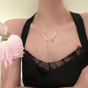 Collar con Colgante de Rosa Romántica Francesa Nuevo de 2022 para Mujer, Cadena de Clavícula con Perla de Agua Dulce, Cadena de Platino, Accesorio de Cuello Bajo - Product Image 2