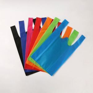 Sacs non tissés pliables écologiques à prix abordable pour courses et t-shirts, avec découpe en V, personnalisables avec logo imprimé - Product Image 2