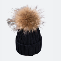 Bonnet en acrylique tricoté personnalisé en gros avec pompon en vraie fourrure détachable