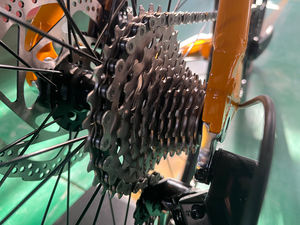 Bicicleta de Gravel Eurobike Da600 Ligera y Popular de 11 Velocidades para Adolescentes y Adultos, Horquilla de Fibra de Carbono, Frenos de Disco, Asequible - Product Image 5