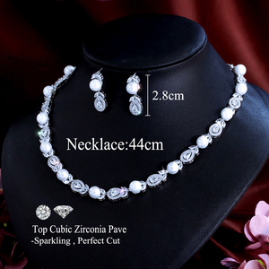 Raffinato Set di Gioielli <span class=keywords><strong>da</strong></span> <span class=keywords><strong>Sposa</strong></span> con Collana e <span class=keywords><strong>Orecchini</strong></span> a Forma di Foglia con Zirconi Cubici e Perle d'Imitazione per Donna, Regali di Nozze - Product Image 3