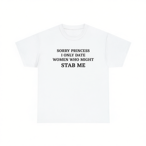 Lo siento, princesa, solo salgo con mujeres que pueden apuñalarme, camiseta unisex de algodón con cuello redondo y manga corta, camiseta divertida con memes para adultos - Product Image 1