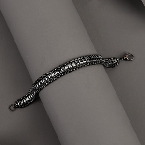 สร้อยข้อมือสามชั้นสำหรับผู้หญิงผู้ชาย สแตนเลสสตีล ทนทาน ไม่ลอก สีทอง/ดำ - Product Image 2