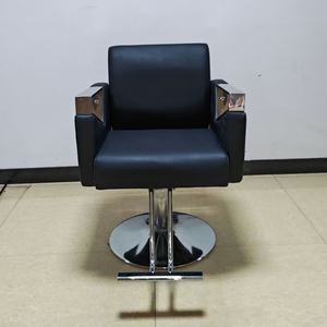 Silla de Estilista de Buena Calidad, Silla de Barbero Negra y Roja con Base Cuadrada Plateada y Reposapiés para Salón de Belleza - Product Image 2