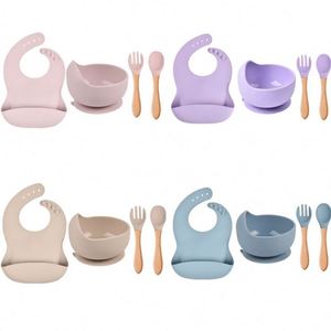 Set de Alimentación para Bebés de Silicona Libre de BPA, Incluye Tenedor, Cuchara y Baberos con Succión USSE para Niños - Product Image 3